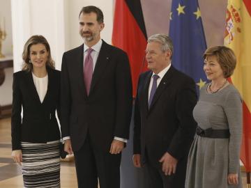 Los reyes de España posan con el presidente de la República Federal de Alemania