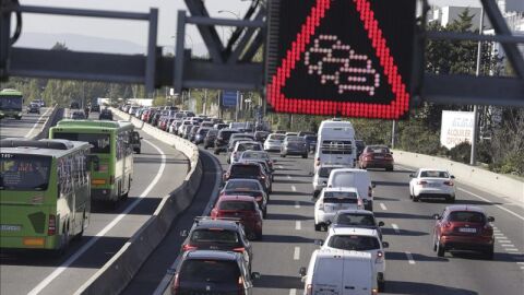 Atasco en la autov&iacute;a
