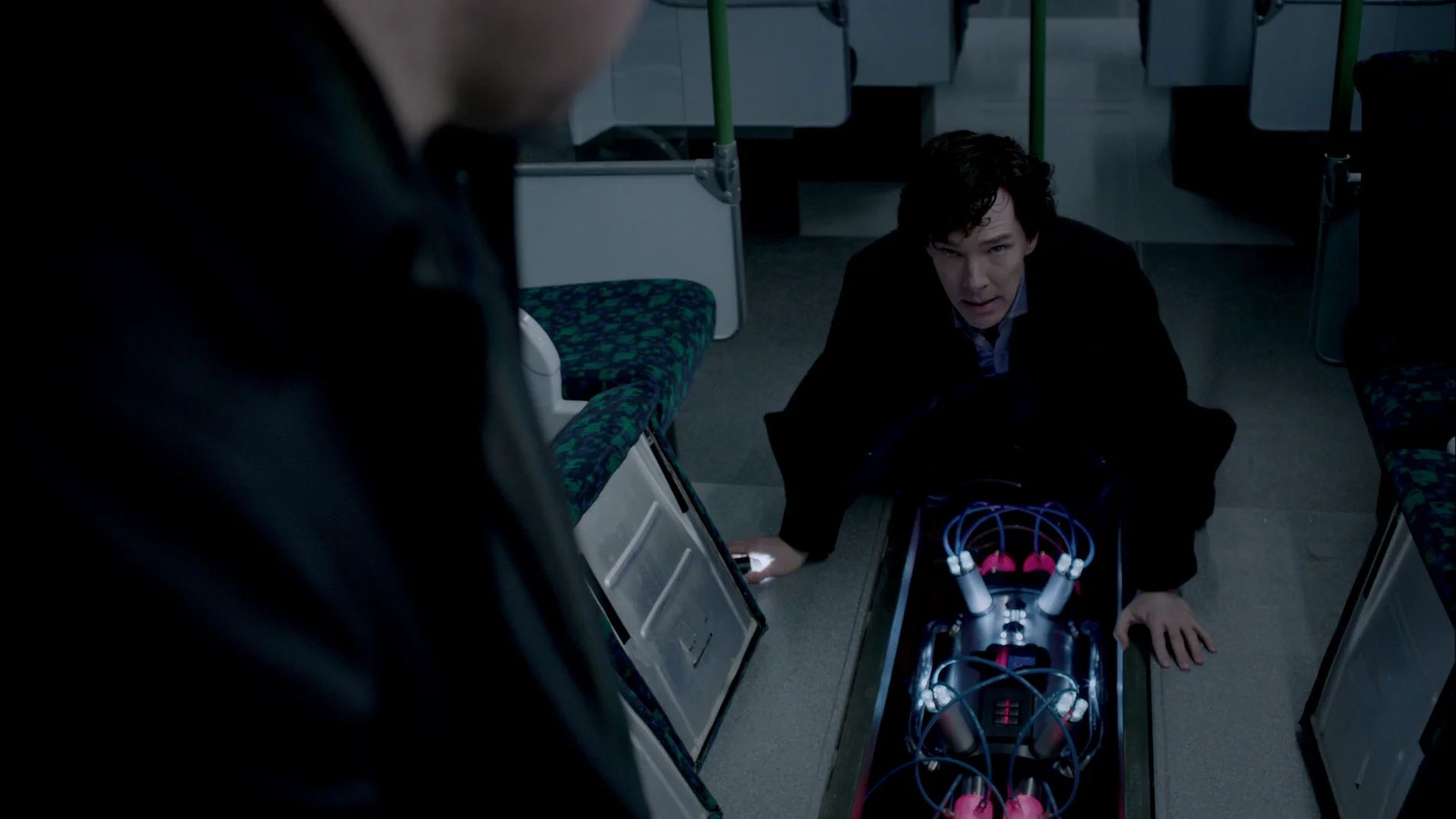 Sherlock habla con John de su muerte fingida