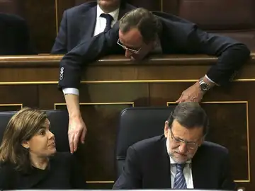 Alfonso Alonso charla con Rajoy y Sáenz de Santamaría Alfonso Alonso charla con Rajoy y Sáenz de Santamaría