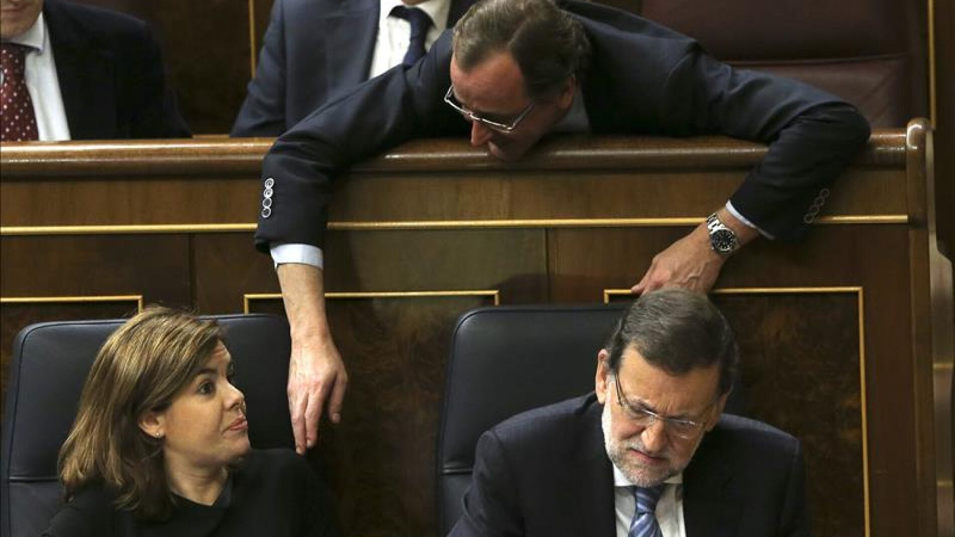 Alfonso Alonso charla con Rajoy y S&aacute;enz de Santamar&iacute;a