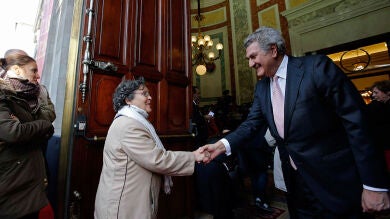 Largas colas desde primera hora para visitar el Congreso de los Diputados