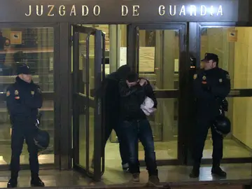 Dos de los 21 detenidos en la reyerta del Calderón abandonan el juzgado Dos de los 21 detenidos en la reyerta del Calderón abandonan el juzgado