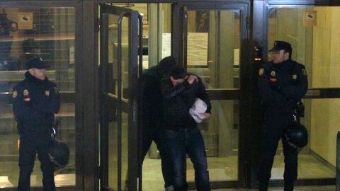 Dos de los 21 detenidos en la reyerta del Calder&oacute;n abandonan el juzgado