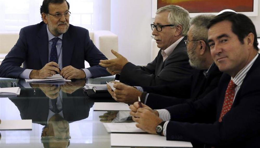 Rajoy se reúne con los agentes sociales