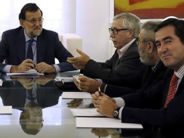 Rajoy se reúne con los agentes sociales