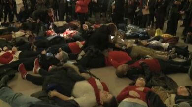 Al menos 32 detenidos en las protestas por el fallo que exonera a un policía de la muerte de Garner