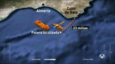 Más de 20 inmigrantes desaparecidos y 29 rescatados tras naufragar una patera en Almería