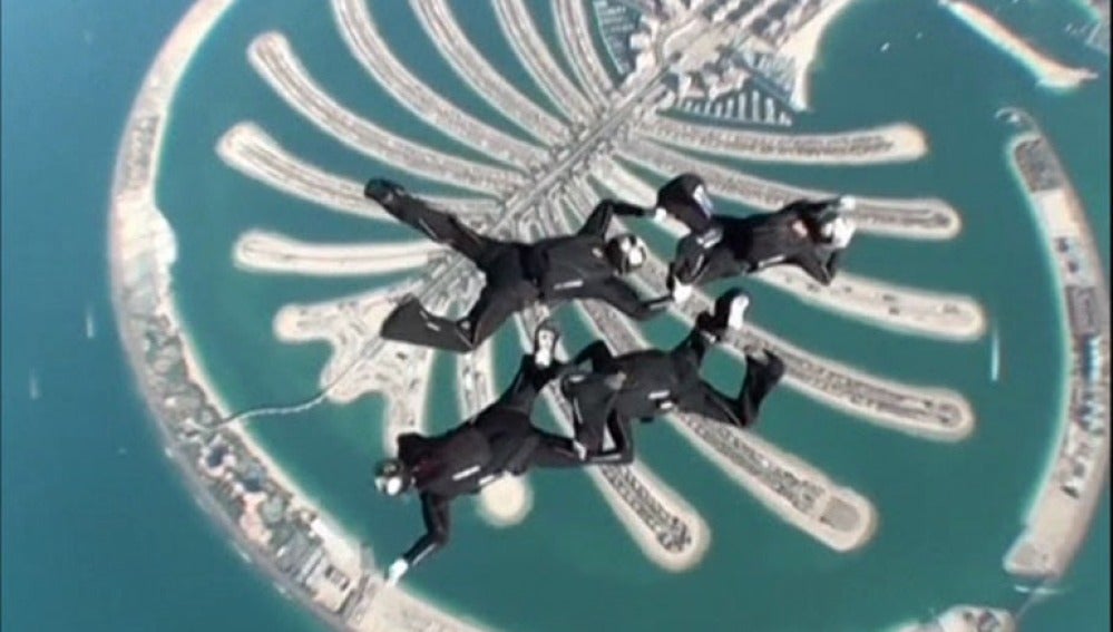 Dubai, capital del paracaidismo con saltos espectaculares