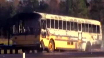 Autobús escolar calcinado en Florida