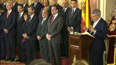 Posada se atribuye el cargo de presidente del Gobierno y confunde la fecha de la Constitución