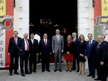 El rey Felipe VI posa para los medios a su llegada a la sede del Círculo Mercantil, en Veracruz El rey Felipe VI posa para los medios a su llegada a la sede del Círculo Mercantil, en Veracruz