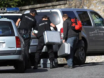 Miembros de la ertzaintza científica Miembros de la ertzaintza científica