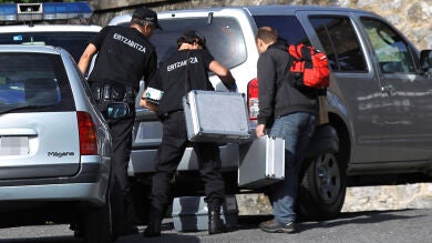 Un hombre acuchilla a su pareja y se suicida saltando a las vías del tren en Bilbao