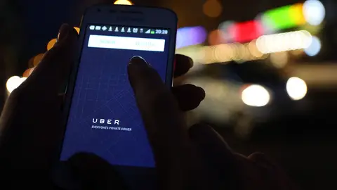 Aplicación de Uber en un teléfono Aplicación de Uber en un teléfono