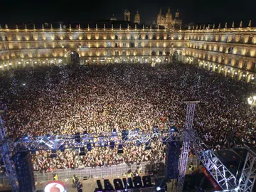 Plaza Mayor de Salamanca durante la Nochevieja universitaria Plaza Mayor de Salamanca durante la Nochevieja universitaria