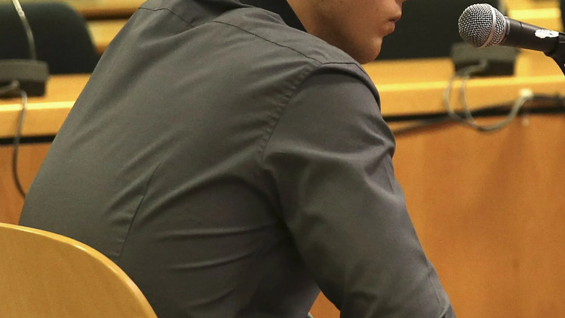 Alfonso Fernández en el banquillo Alfonso Fernández en el banquillo