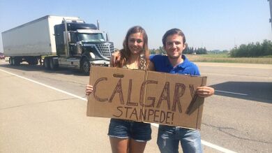 Un autoestopista cruza América con la ayuda de chicas que conoce en Tinder