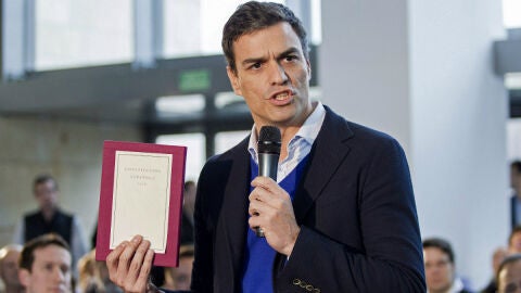 Pedro S&aacute;nchez, en una asamblea en Logro&ntilde;o