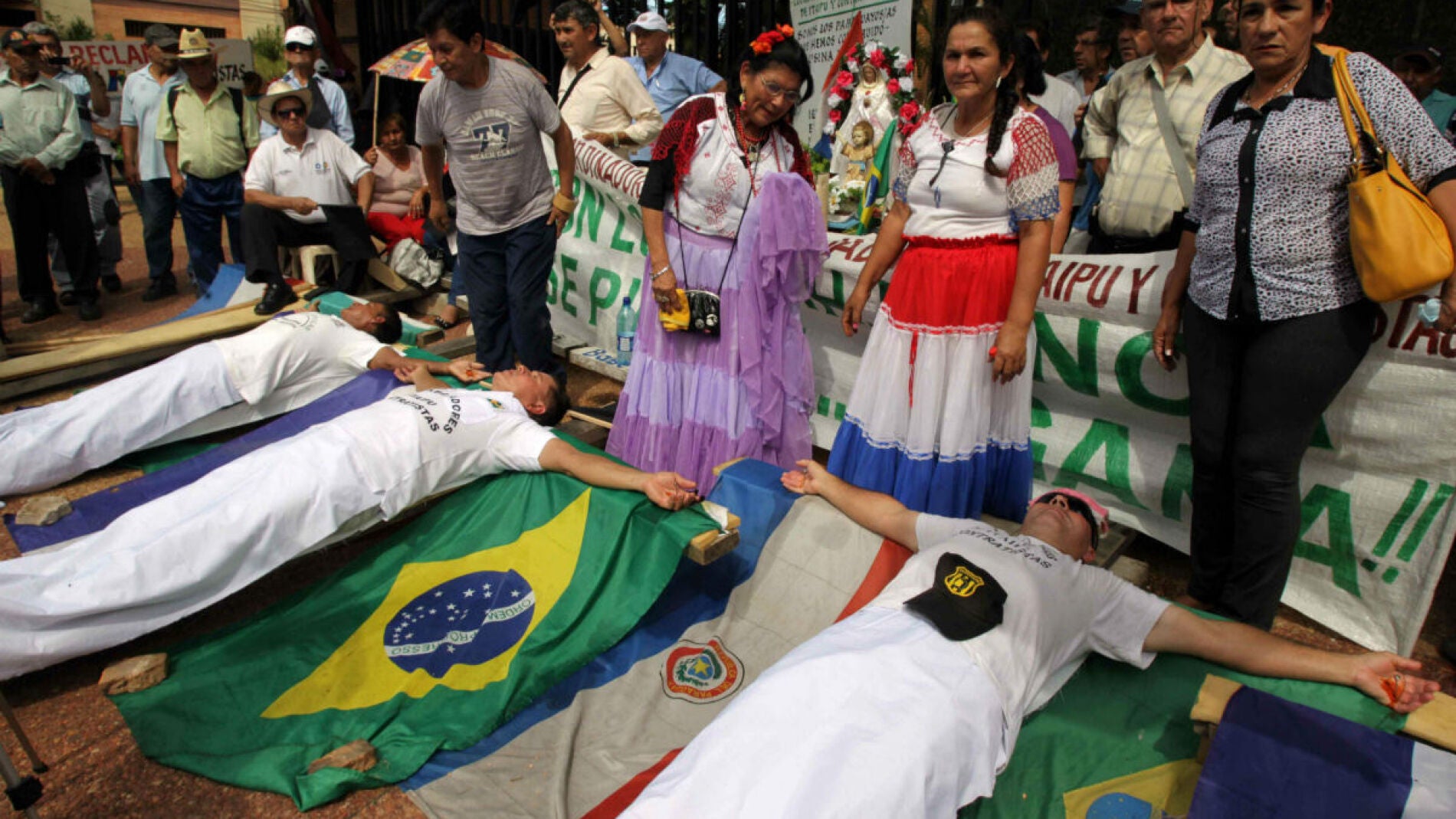 Los tres crucificados en Asunci&oacute;n