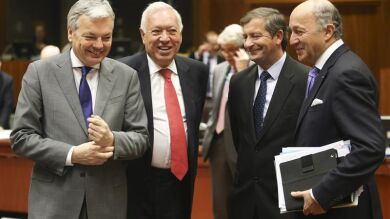 La UE abre la puerta a negociar con Al Assad e insta a Rusia a cesar ataques contra la oposición