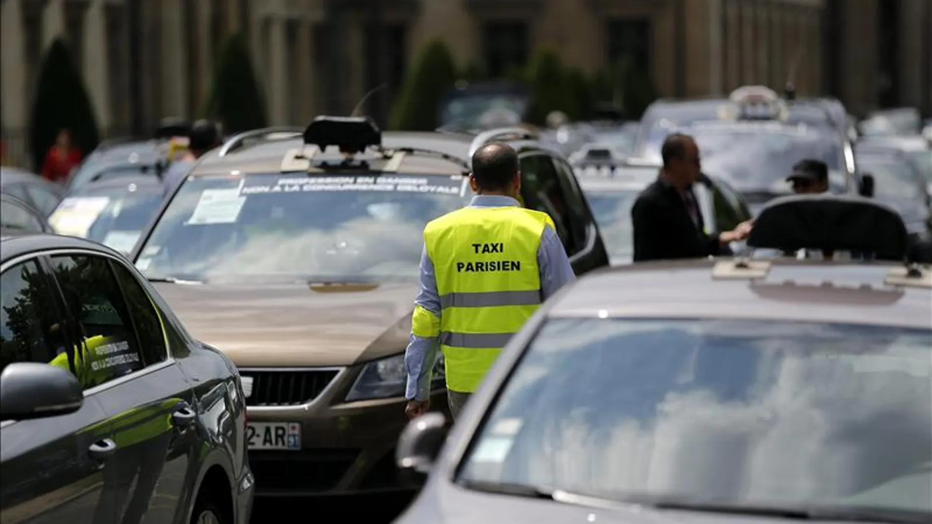 Taxistas protestan en París Taxistas protestan en París
