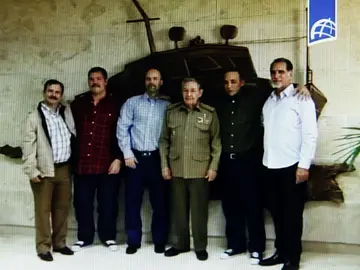 Captura de vídeo del recibimiento de Raúl Castro de los agentes liberados Captura de vídeo del recibimiento de Raúl Castro de los agentes liberados