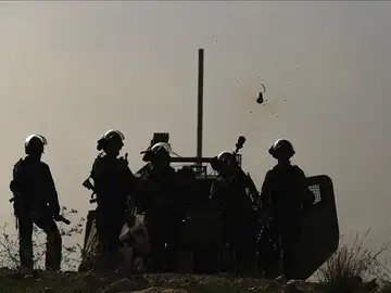 Soldados israelíes, durante un enfrentamiento Soldados israelíes, durante un enfrentamiento