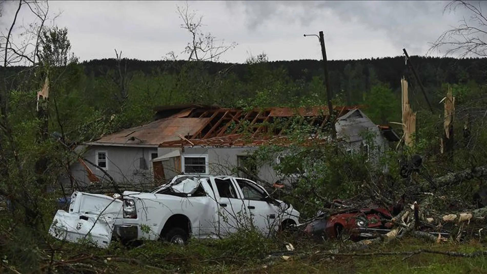 Estado de una vivienda en Columbia tras el tornado. Estado de una vivienda en Columbia tras el tornado.