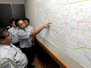 Búsqueda del avión de AirAsia desaparecido Búsqueda del avión de AirAsia desaparecido