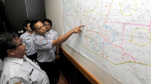 B&uacute;squeda del avi&oacute;n de AirAsia desaparecido