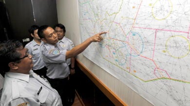Desaparece un avión de AirAsia con destino Singapur procedente de Indonesia