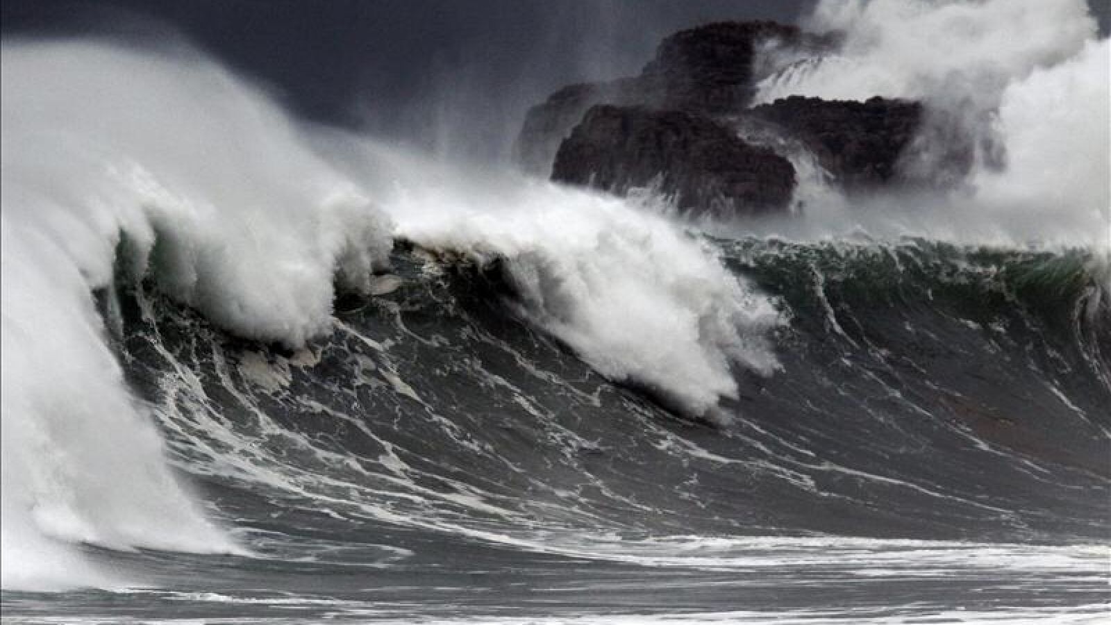 Asturias y Cantabria están en alerta roja por fuerte oleaje y viento