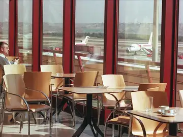 Conectado a Internet en el aeropuerto Conectado a Internet en el aeropuerto