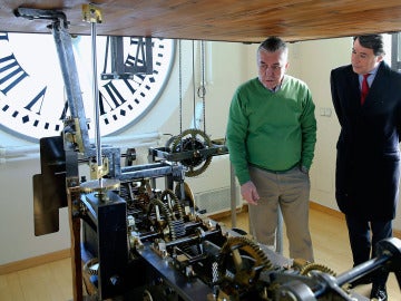 Ignacio González supervisa los preparativos en el Reloj de la Puerta del Sol