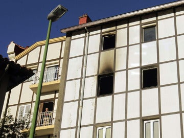 Desalojan nueve familias en un incendio en Getxo
