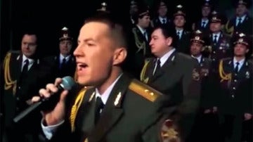 El Coro del Ejército Rojo interpreta el tema 'Happy' de Pharell Williams 
