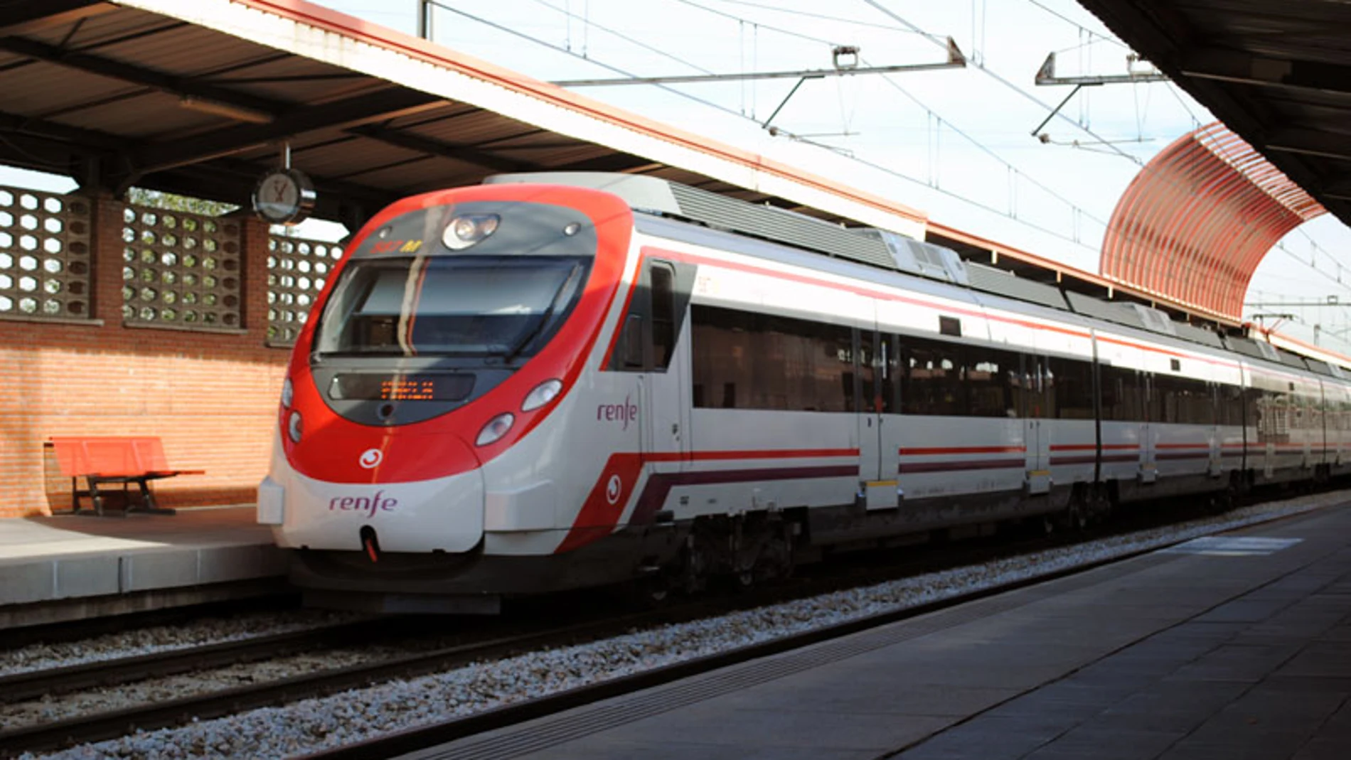 Imagen de archivo de un tren de Cercanías de Madrid Imagen de archivo de un tren de Cercanías de Madrid