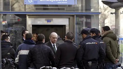 El ministro del Interior en la estación de Embajadores El ministro del Interior en la estación de Embajadores