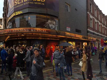 Teatro londinense evacuado por un fallo eléctrico Teatro londinense evacuado por un fallo eléctrico
