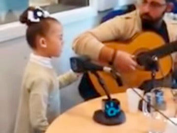 Indara cantando su carta a los Reyes Magos Indara cantando su carta a los Reyes Magos