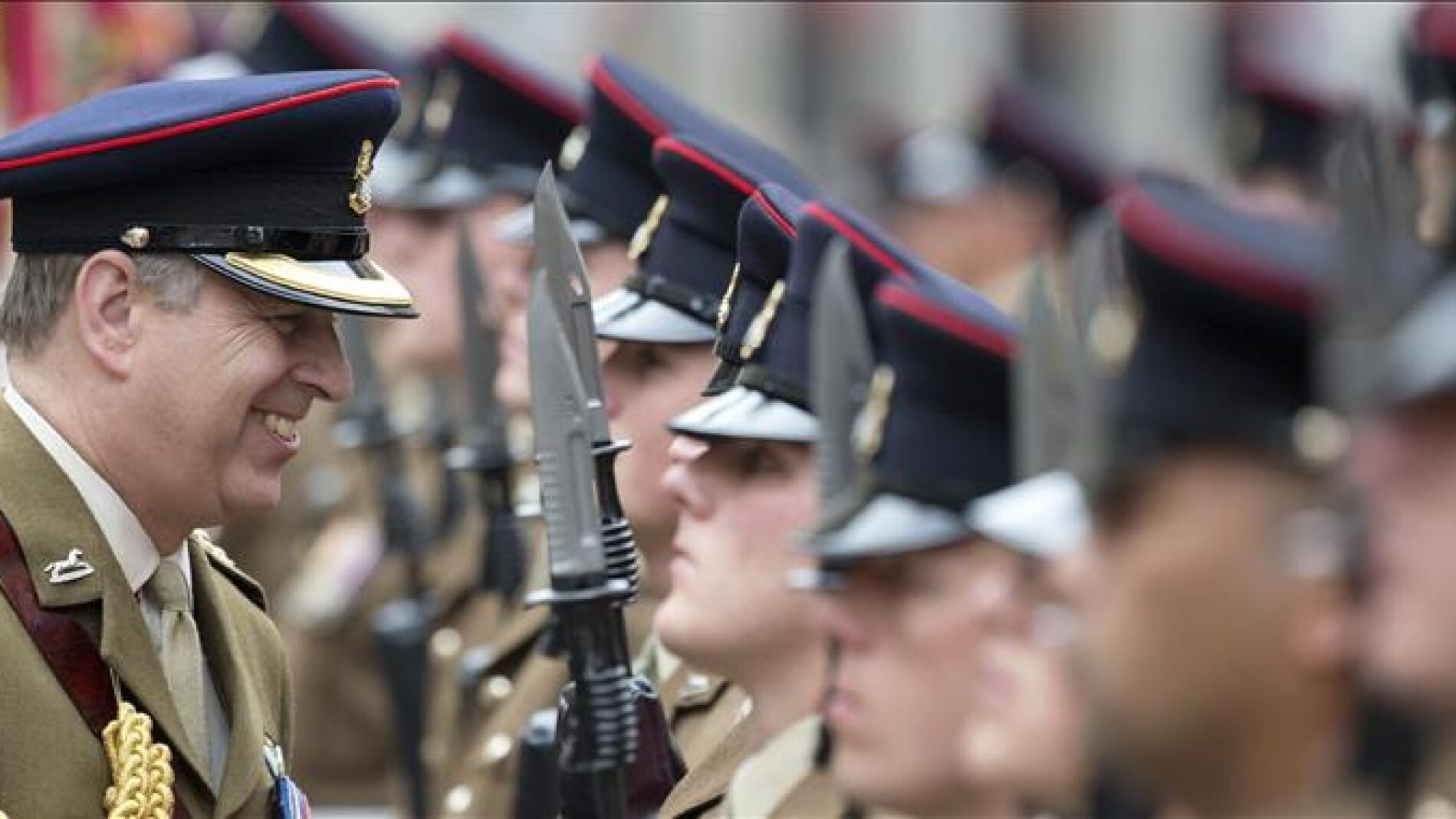 La casa real brit&aacute;nica niega que el pr&iacute;ncipe andres mantuviera relaciones con una menor