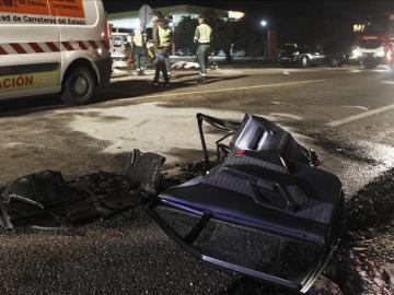 Restos del vehículo implicado en el accidente en Muelas (Zamora). 