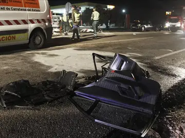 Restos del vehículo implicado en el accidente en Muelas (Zamora). Restos del vehículo implicado en el accidente en Muelas (Zamora).