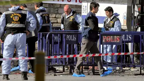 Muere un atacante suicida tras herir a tres personas en Estambul Muere un atacante suicida tras herir a tres personas en Estambul