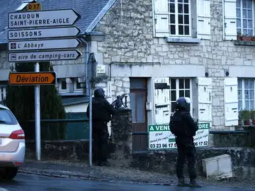 La Policía cerca a los terroristas al norte de París La Policía cerca a los terroristas al norte de París