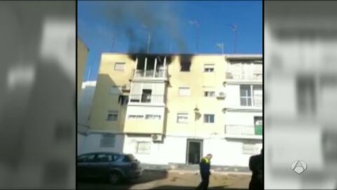 Muere una mujer y sus gemelos de dos años en un incendio en un piso de ...