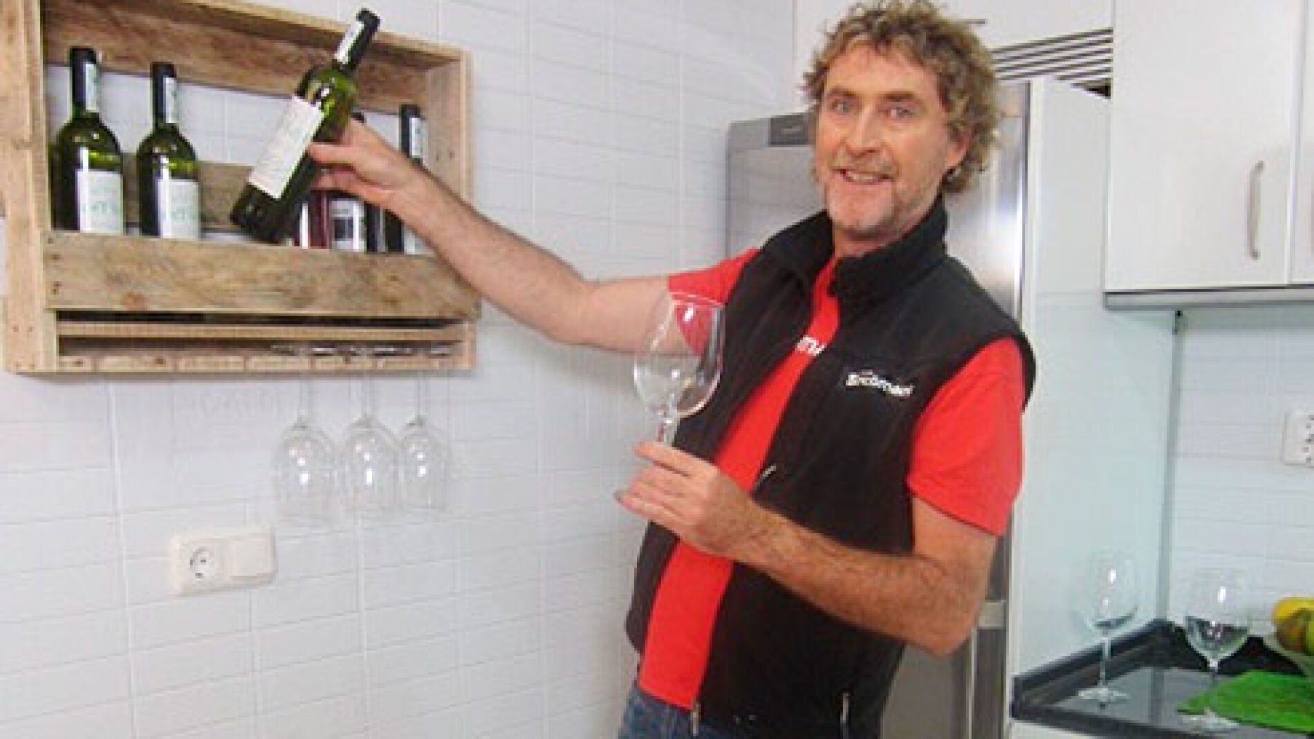 Transforma un pal&eacute; en un botellero