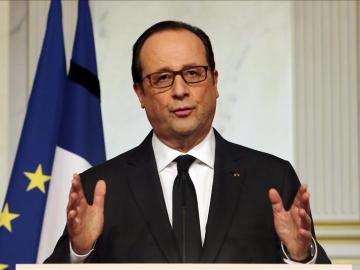 Hollande se dirige a la nación durante un discurso en el Palacio del Eliseo
