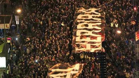 Cerca de 75.000 se han manifestado en Bilbao con la dispersión de los presos de ETA Cerca de 75.000 se han manifestado en Bilbao con la dispersión de los presos de ETA